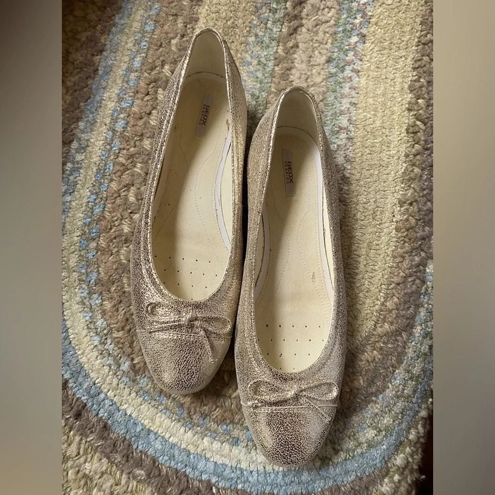 🌟 Holiday Glamour 🌟 Geox Respira Gold Ballet Flat US Sz 9 like new Barely Worn. - Picture 6 of 6